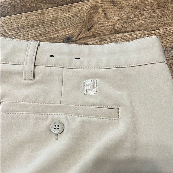 Footjoy Men's Tan Shorts size 38 - Picture 6 of 7